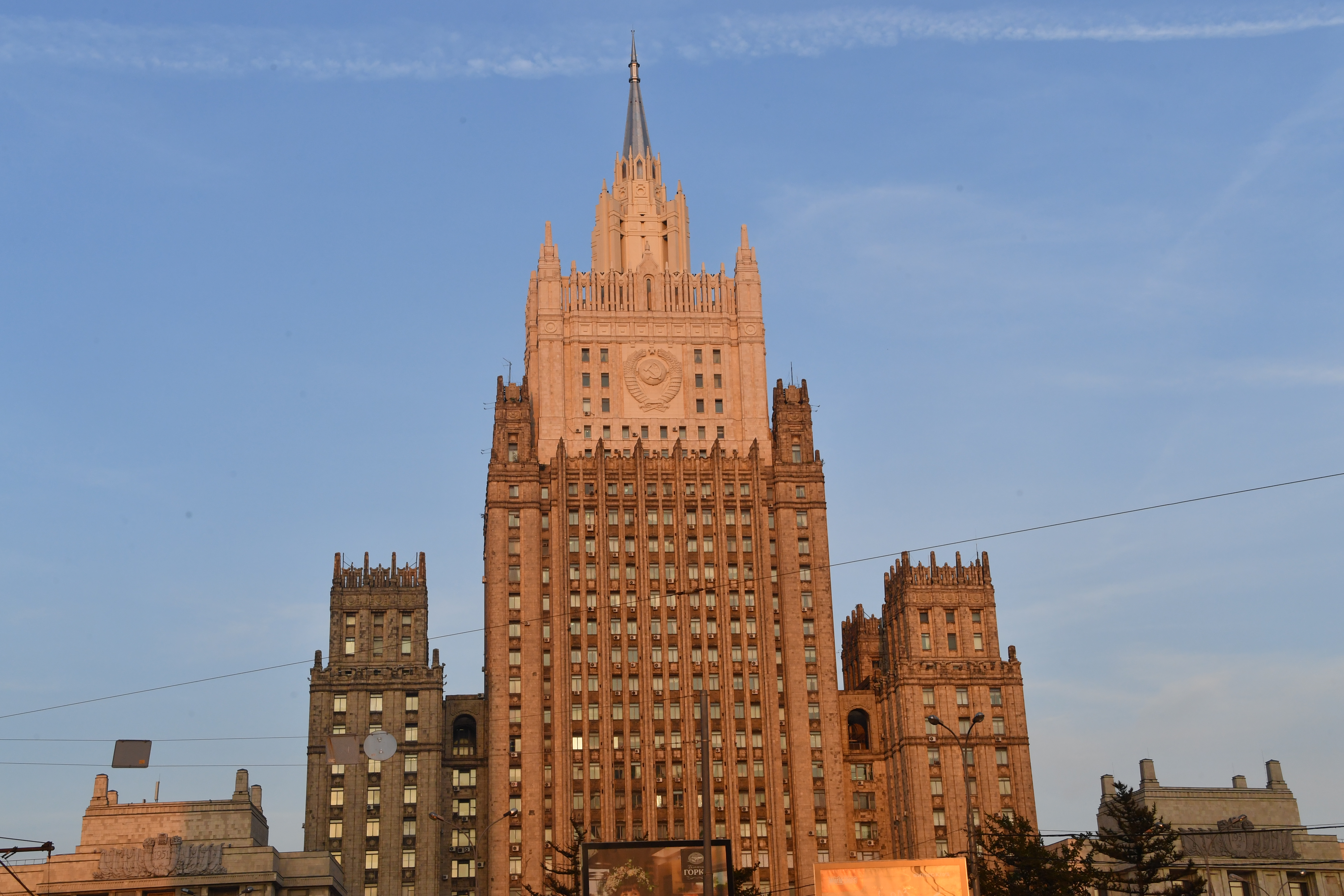 МИД РФ о санкциях США и ЕС: Не играйте с огнем