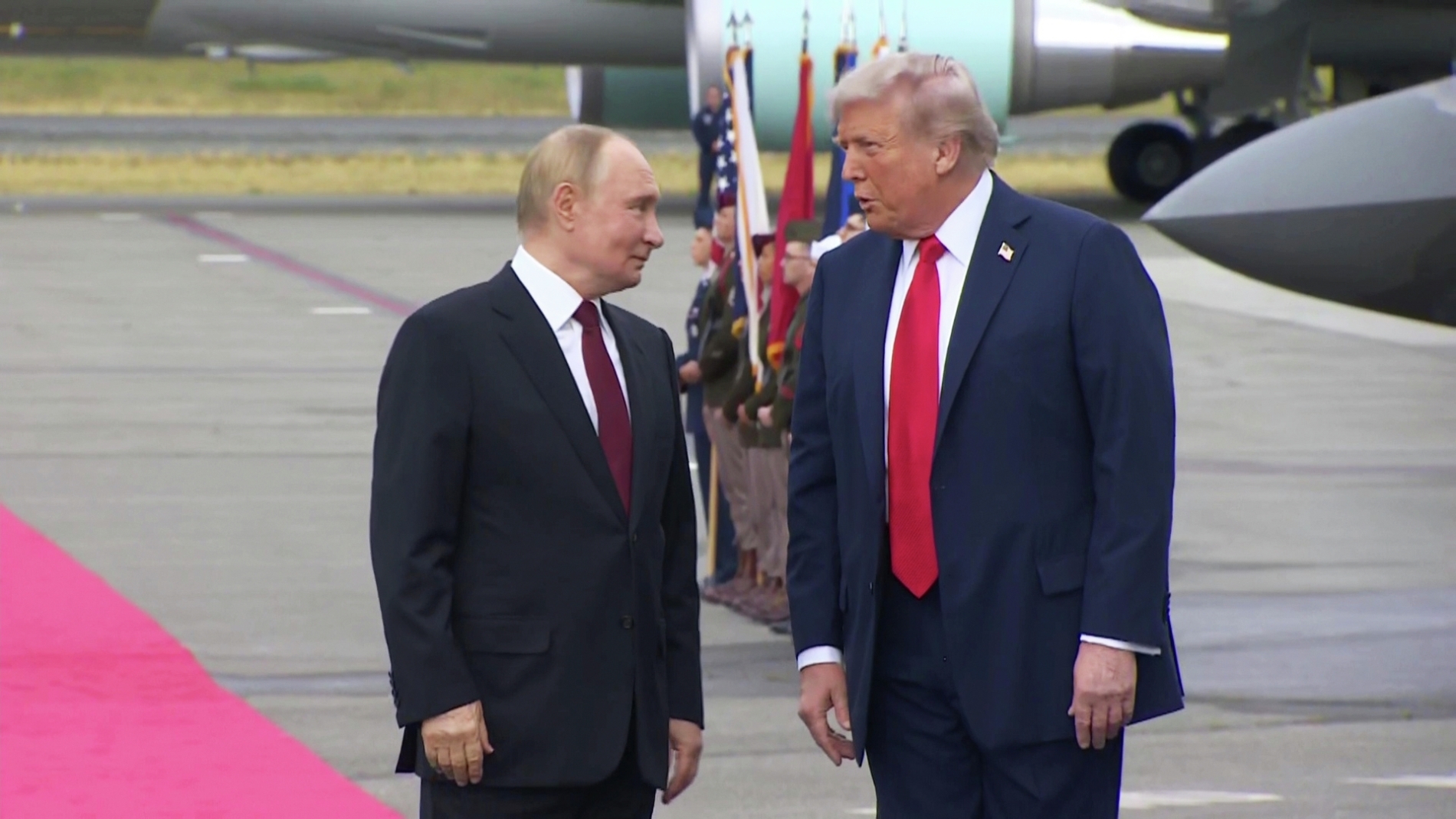 Путин и Трамп обсудили по телефону перспективы мирного урегулирования на Украине