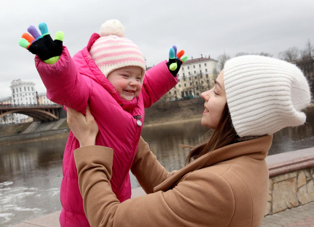 В Беларуси с 1 февраля увеличились пособия по уходу за ребенком в возрасте до трех лет 