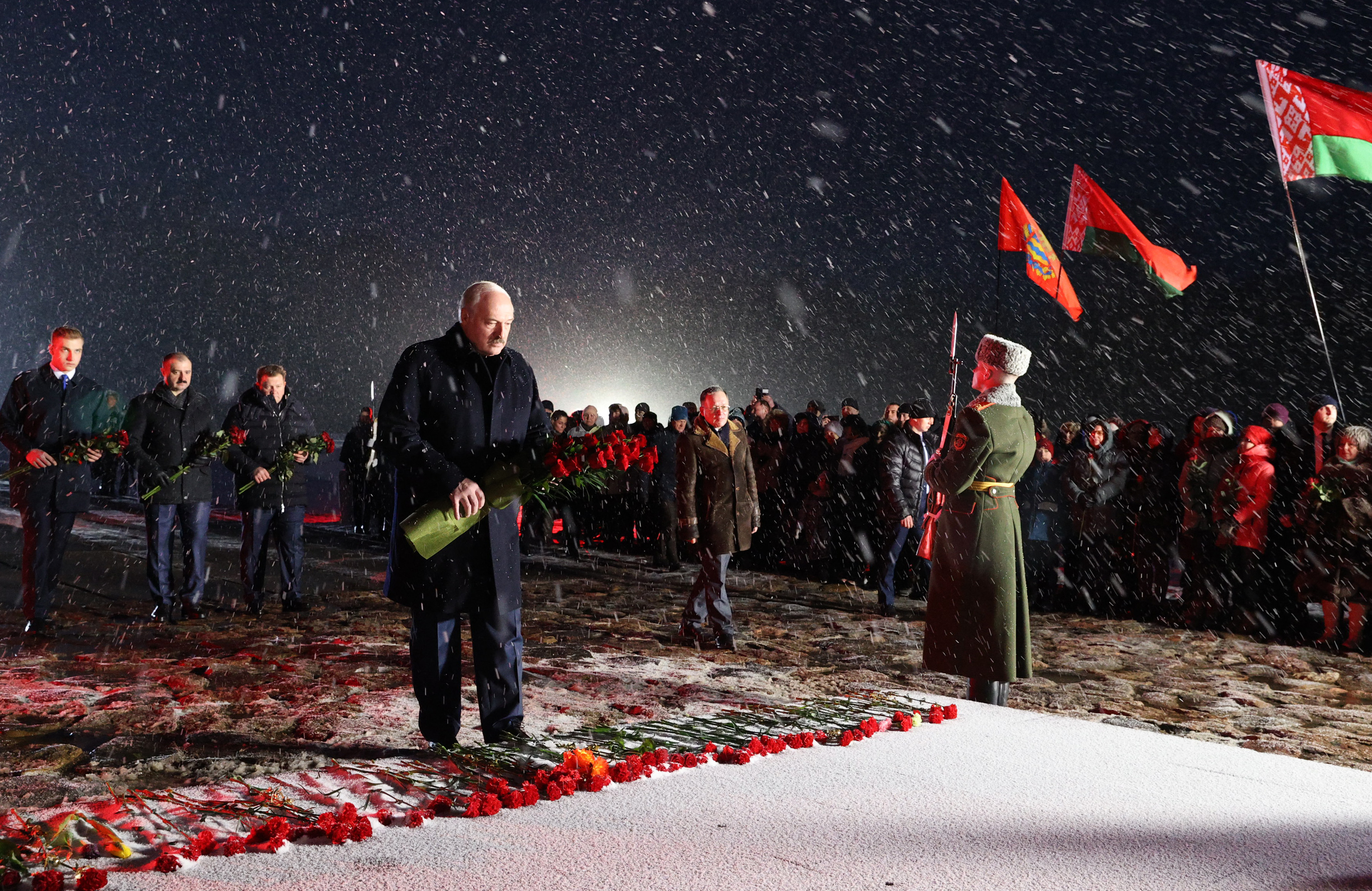 Геноцид белорусского народа. Митинг Беларусь 2021 Лукашенко. Лукашенко присяга БЧБ.