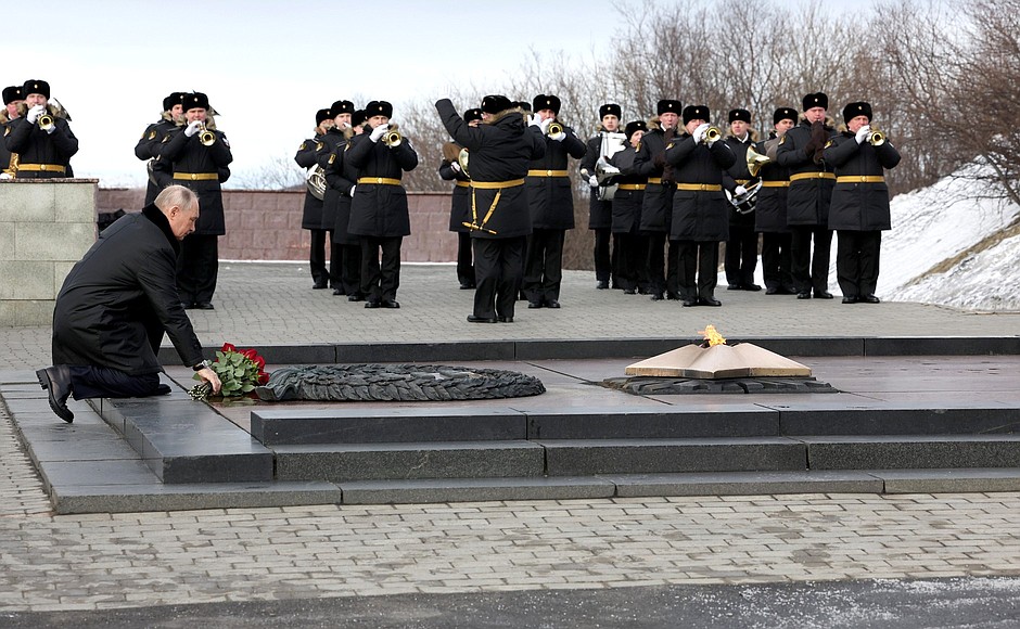 Путин прибыл с рабочей поездкой в Мурманск