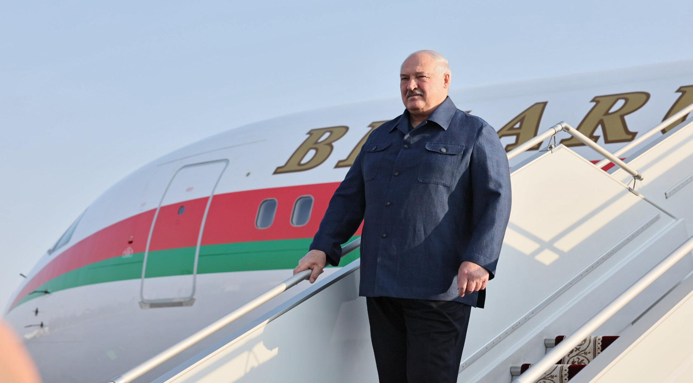 Лукашенко направился с двухдневным рабочим визитом в Таджикистан