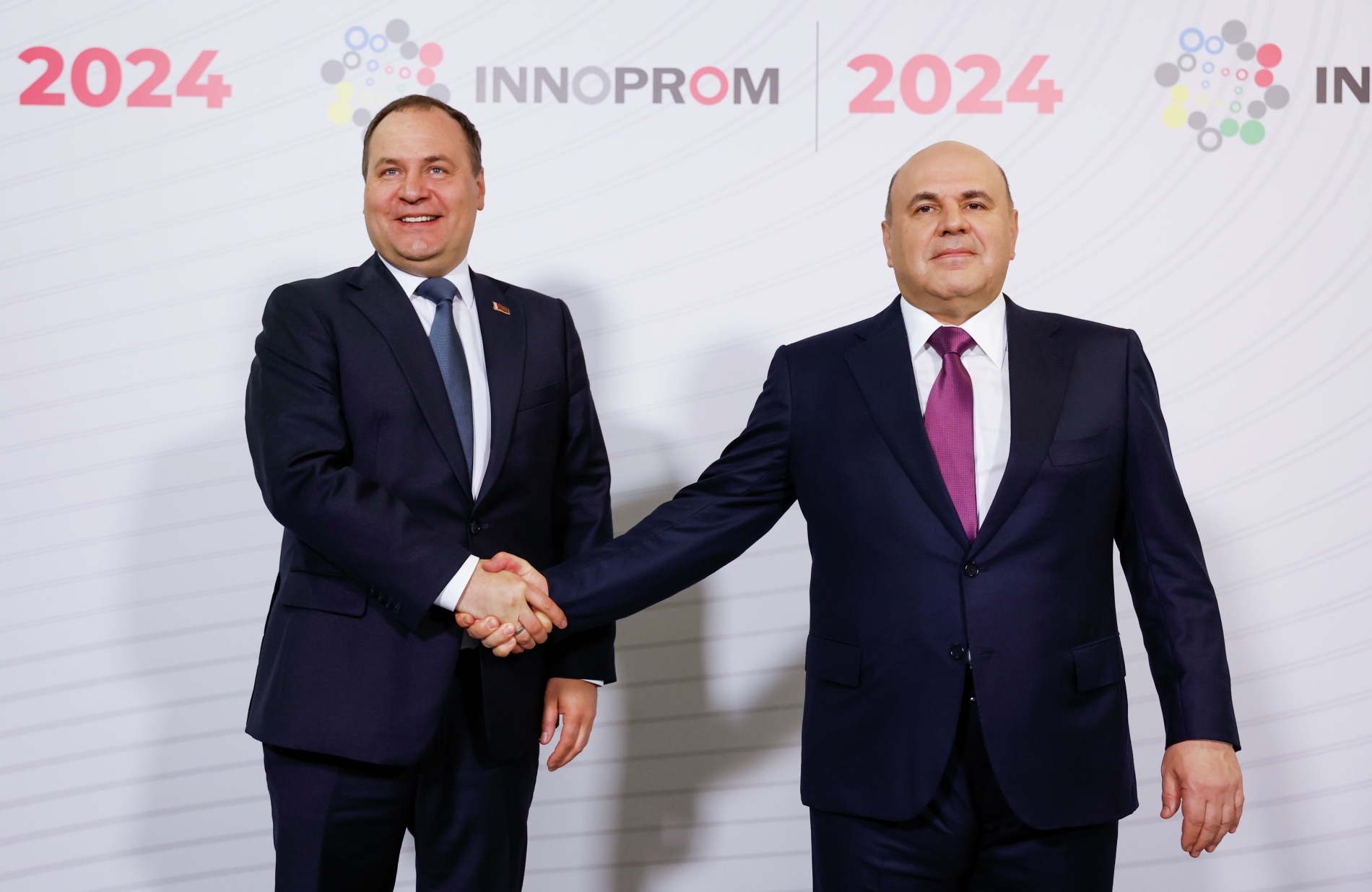 Мишустин и Головченко принимают участие в стратегической сессии выставки "ИННОПРОМ"