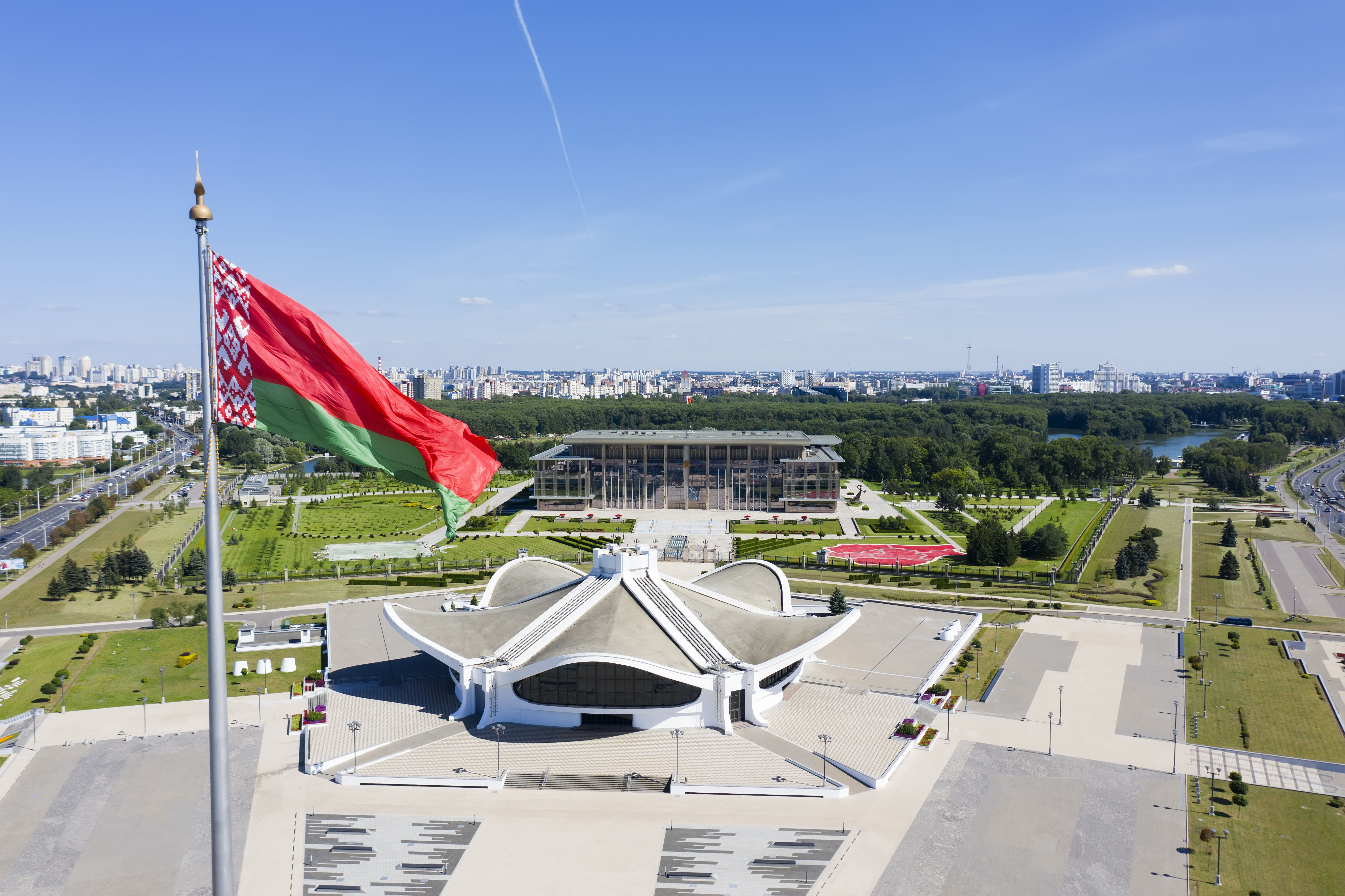 Государственная площадь. Минск площадь флага. Минск площадь гос флага. Минск флаг Белоруссии. Флаг Минска фото.