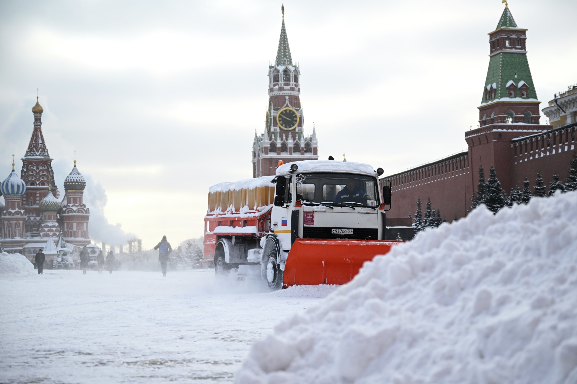 Высота сугробов в Москве достигла рекордных 60 см