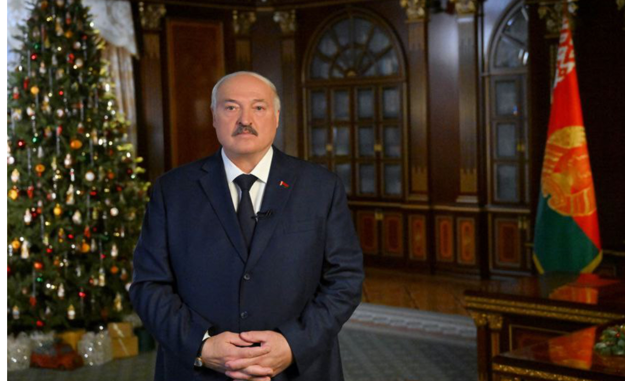 Лукашенко обратился к белорусам с новогодним посланием 