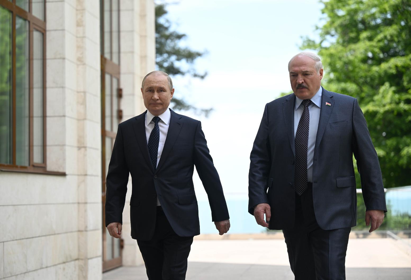 Владимир Путин и Александр Лукашенко примут участие в саммите ОДКБ в Ереване
