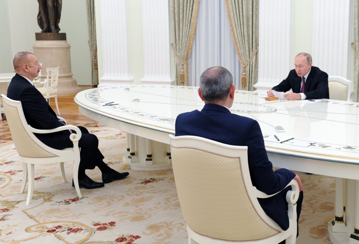 Владимир Путин проводит встречу с Ильхамом Алиевым и Николом Пашиняном
