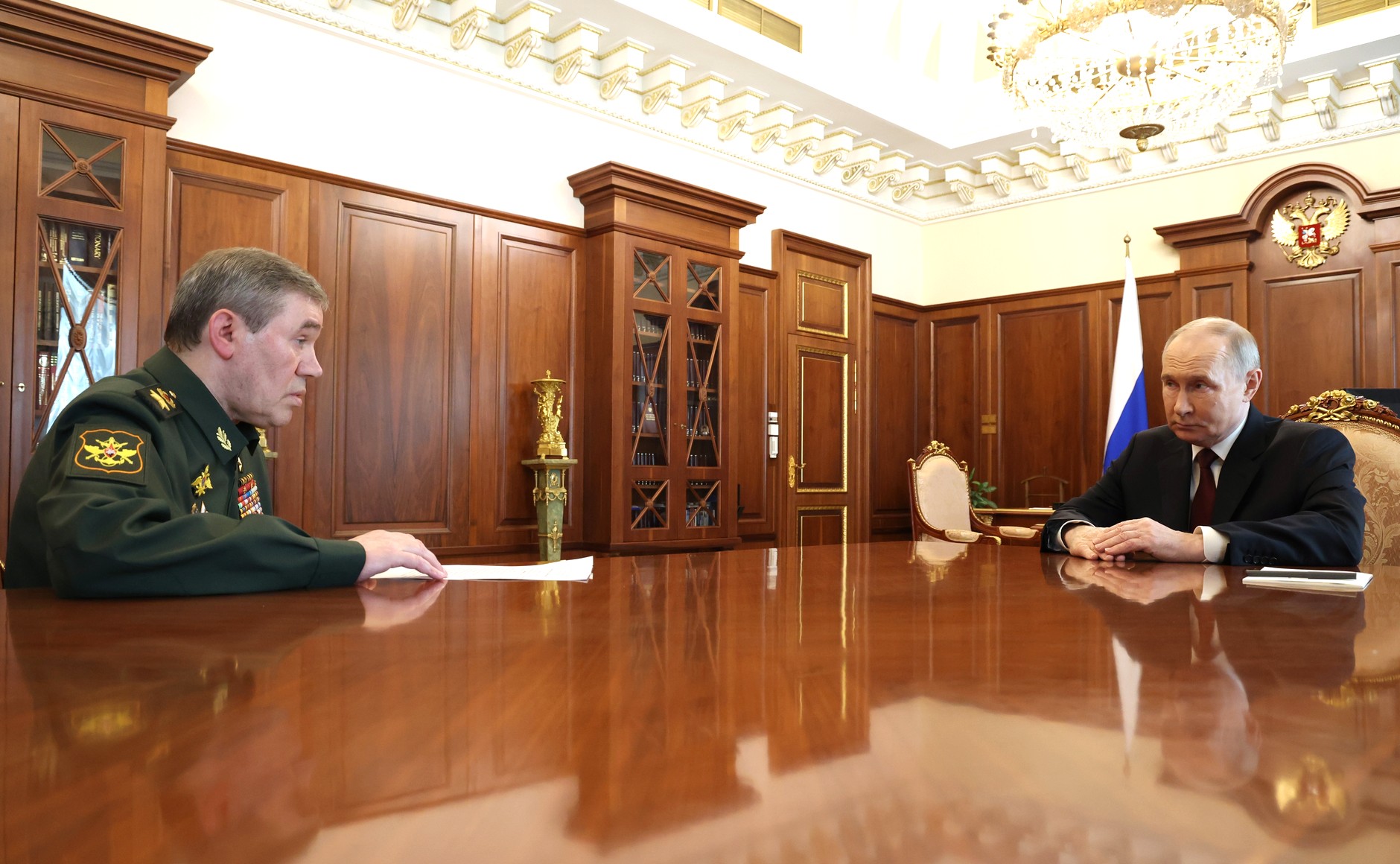 Путин объявил до нуля часов понедельника пасхальное перемирие