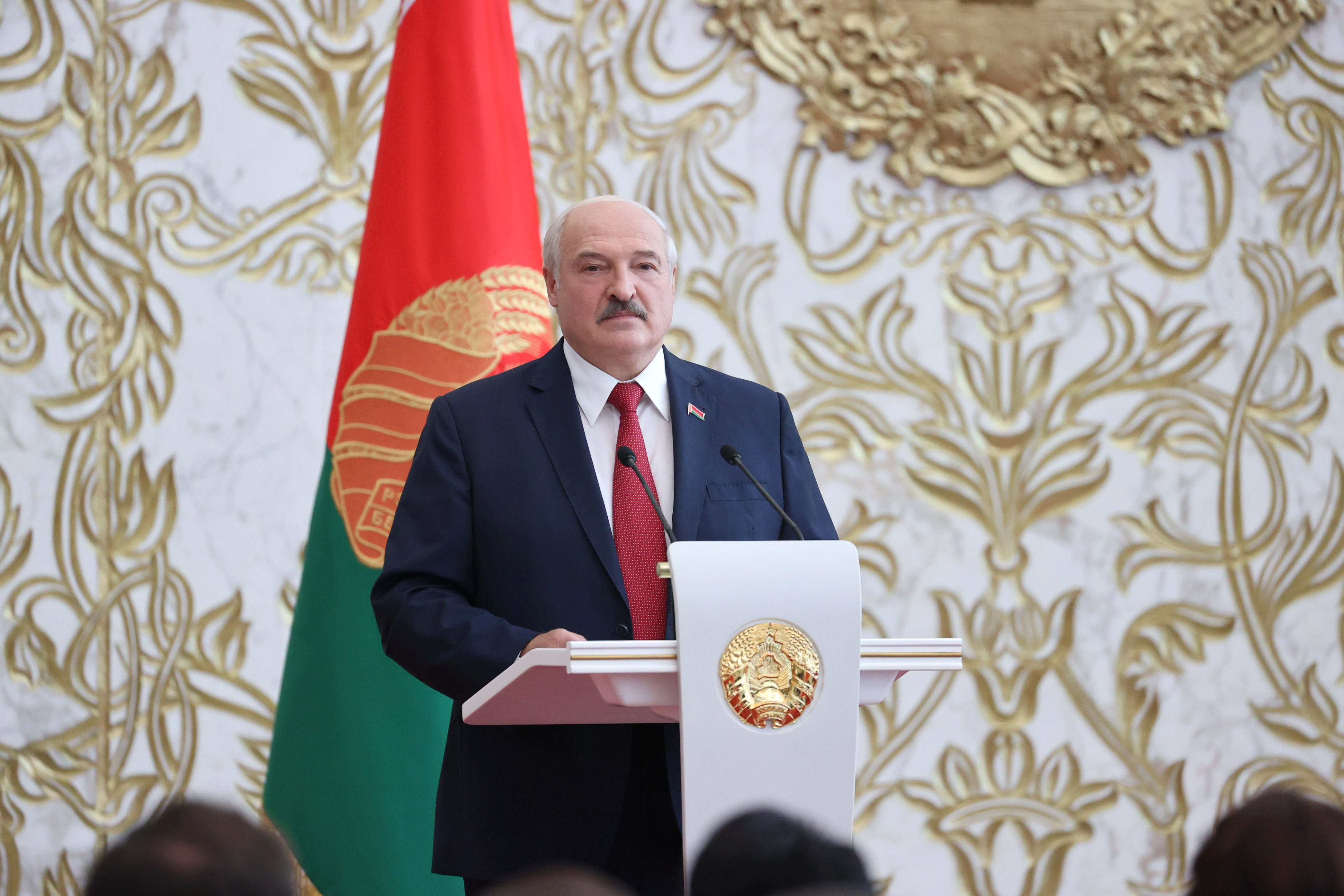  Лукашенко: У вас есть достойный и мощный бэкграунд современной белорусской нации 