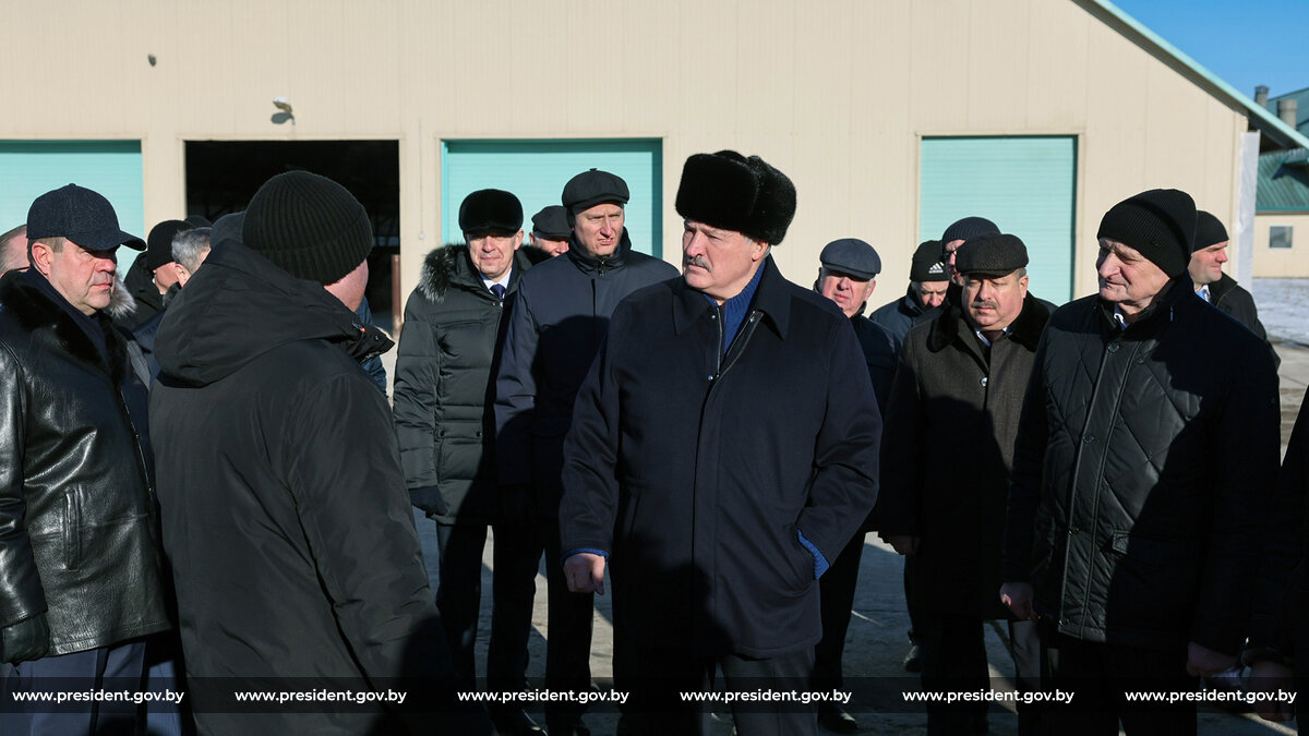 Лукашенко – должностным лицам: задача - встряхнуть страну, чтобы не было спячки