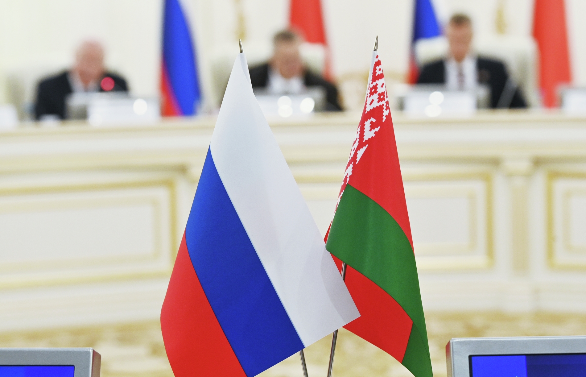 Глазьев и Оверчук обсудили вопросы углубления интеграции в СГ
