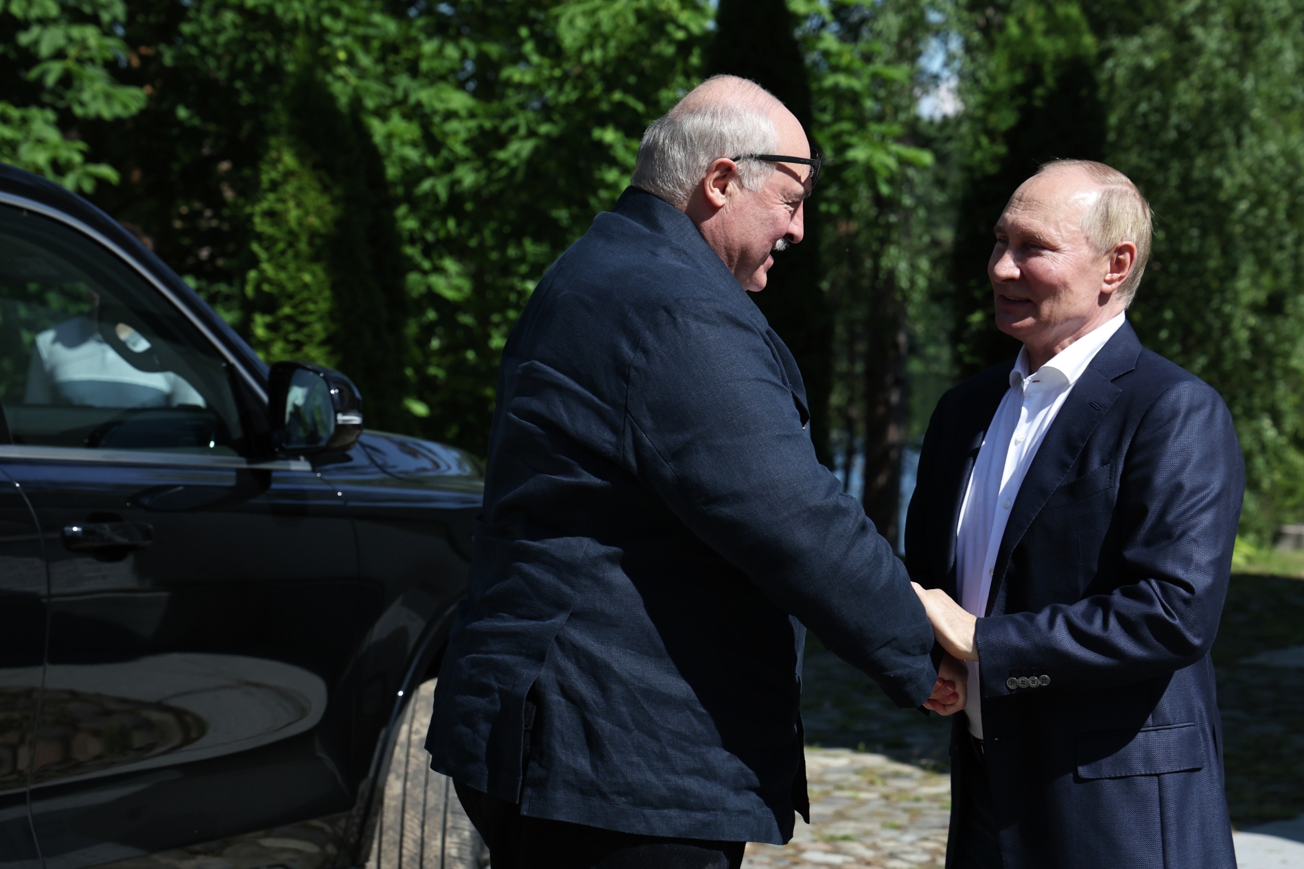 Песков: Путина и Лукашенко связывает крепкая мужская дружба