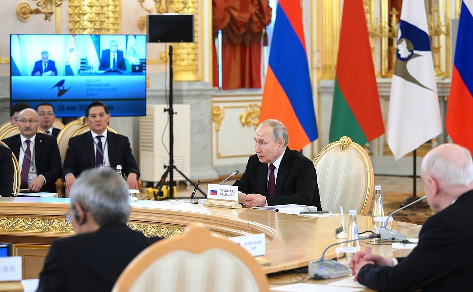 Владимир Путин: взаимодействие стран "пятерки" неизменно выстраивается с ориентиром на улучшение благосостояния жителей всех наших государств