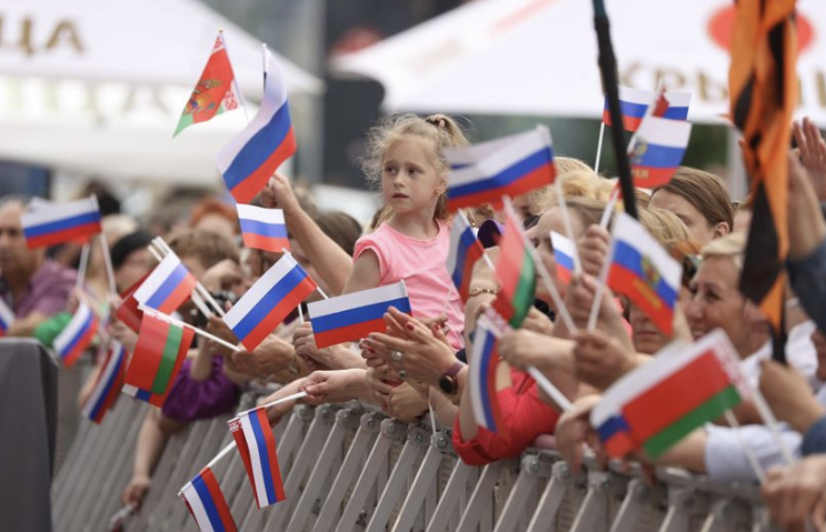 Большой праздничный концерт ко Дню России прошел в Минске