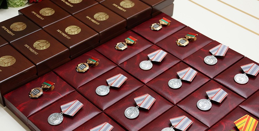 Александр Лукашенко вручил награды лучшим аграриям Беларуси