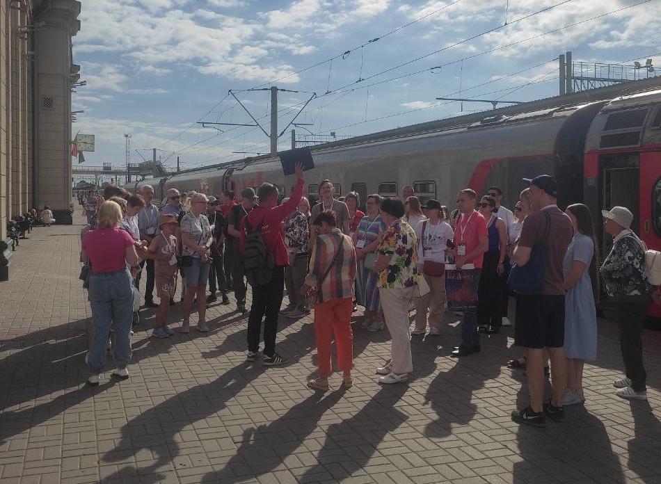 В Беларусь из России в 14-й раз прибыл туристический поезд "Белорусский вояж"
