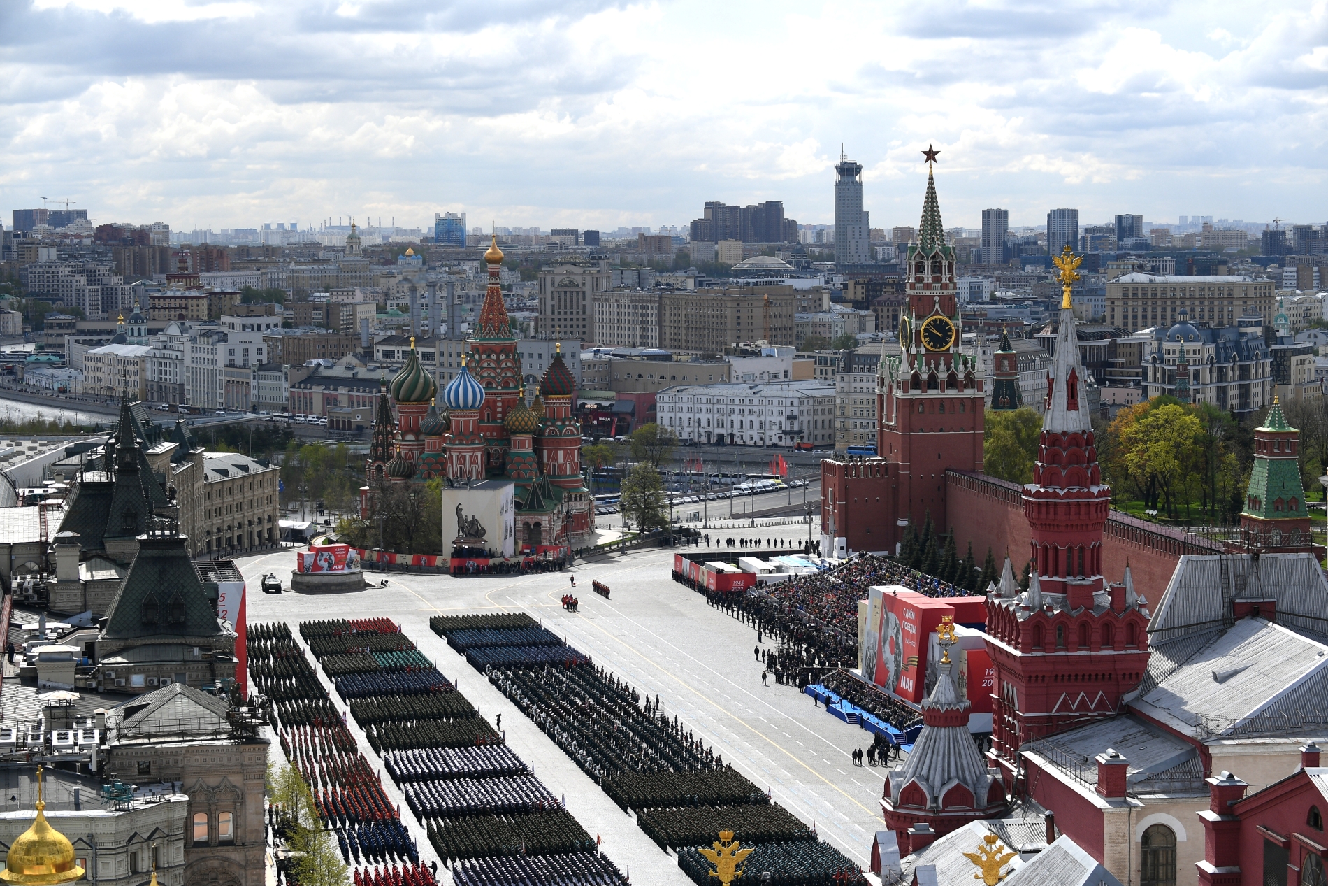 На Красной площади в Москве проходит Парад Победы