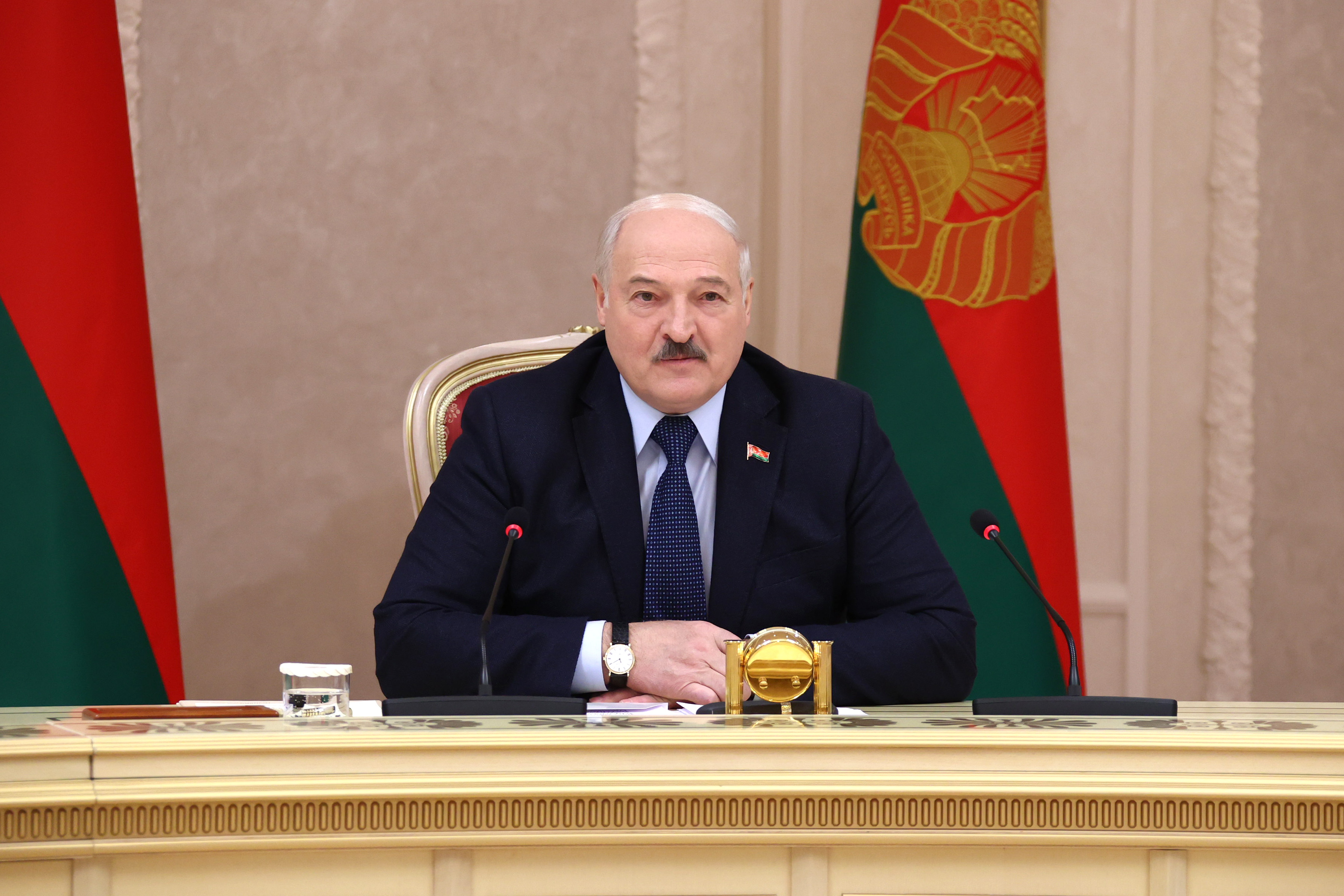 Александр Лукашенко: Россия и Беларусь выстоят перед натиском со стороны Запада  не только в военном отношении, но и в экономическом