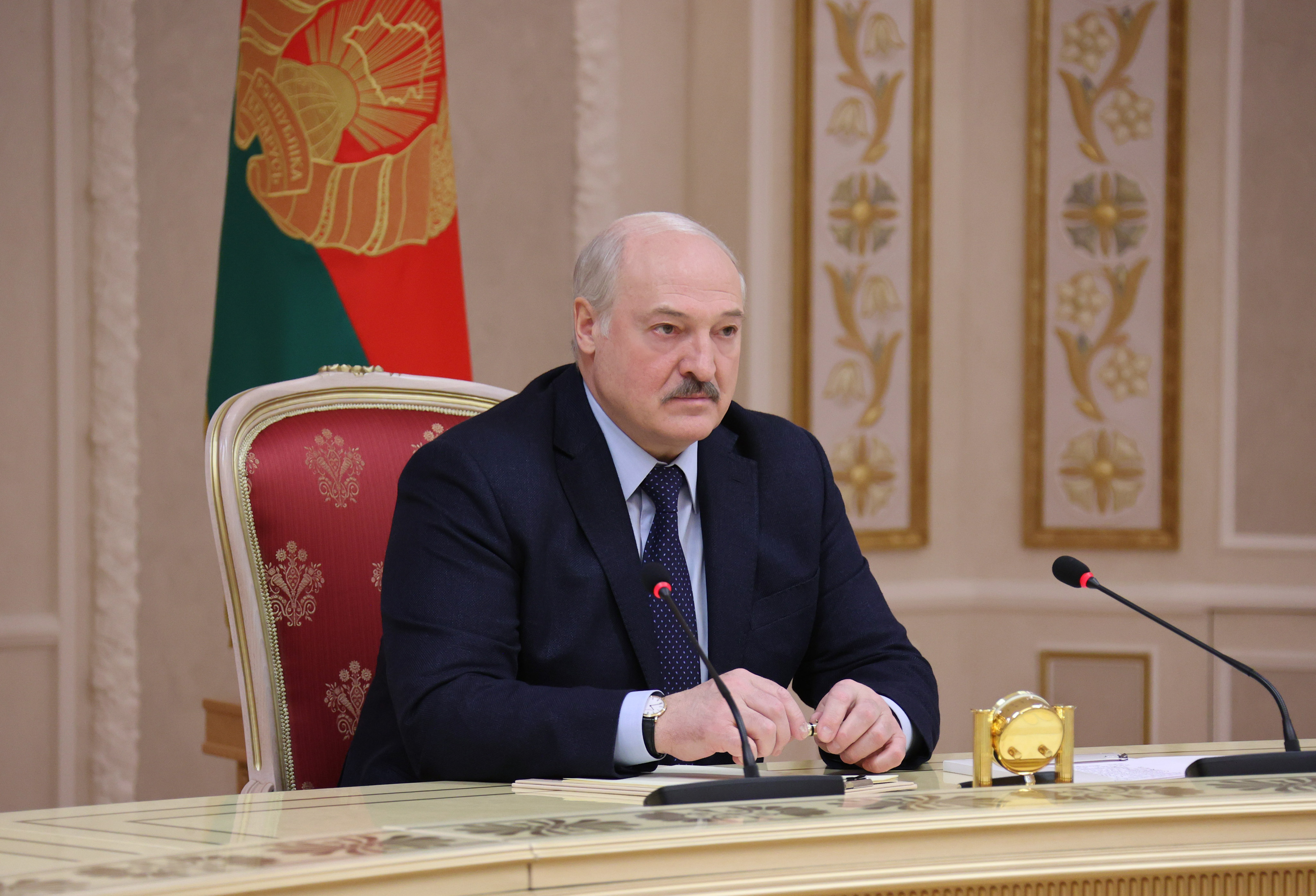 Александр Лукашенко подписал указ о созыве внеочередной сессии парламента