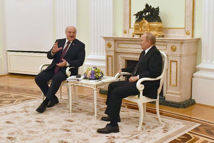 Двусторонняя встреча Владимира Путина и Александра Лукашенко на полях саммита ОДКБ длилась 40 минут