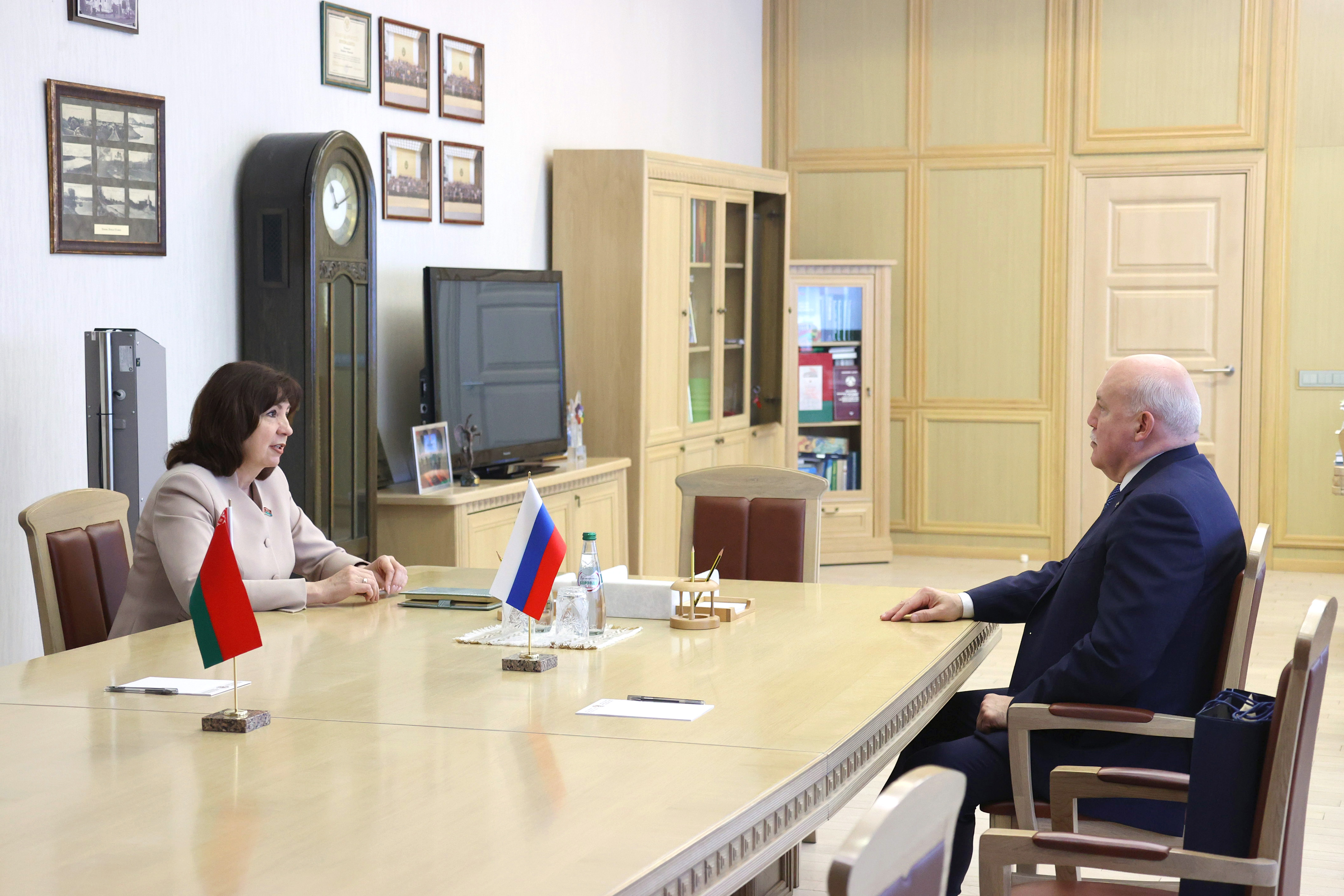 В Минске состоялась рабочая встреча Дмитрия Мезенцева и Натальи Кочановой 