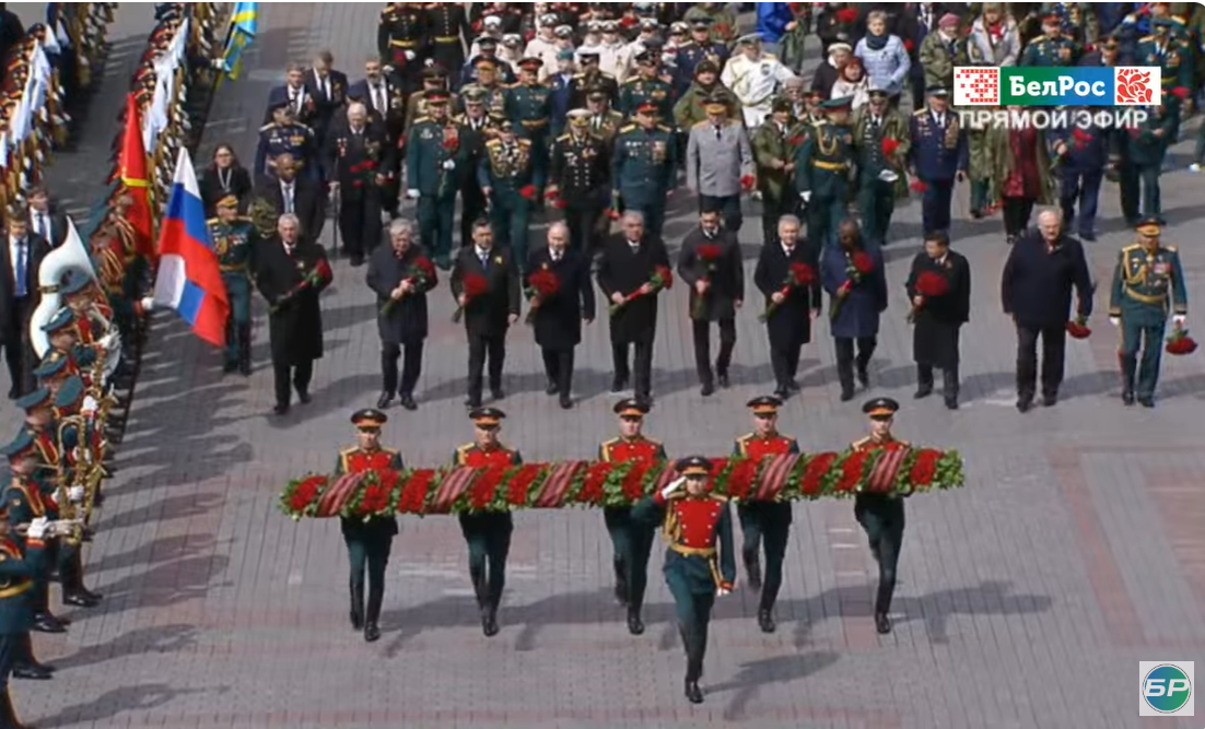 Путин, Лукашенко и лидеры других стран возложили цветы в Александровском саду