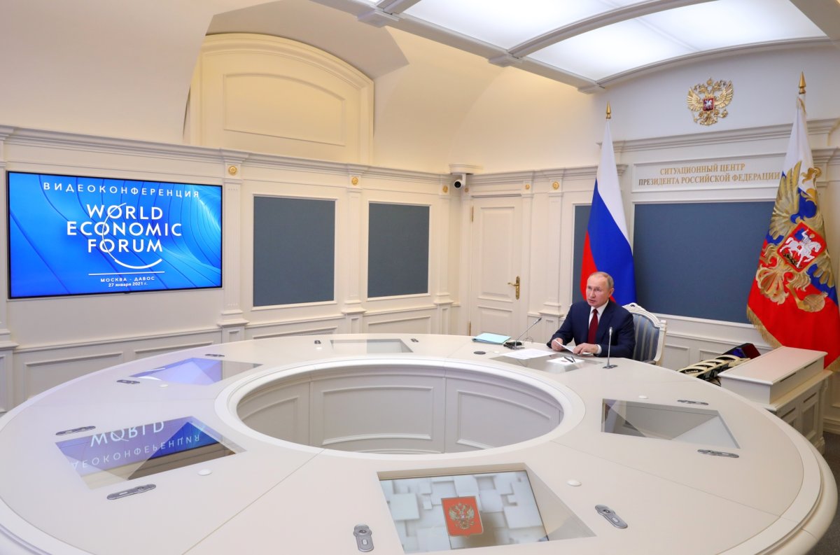Владимир Путин выступает на сессии онлайн-форума «Давосская повестка дня 2021»