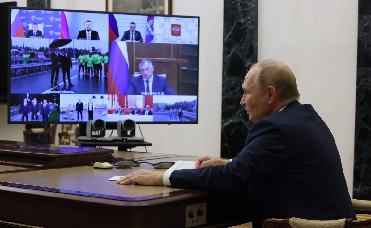 Путин: строители – это созидатели, они улучшают жизнь каждого конкретного человека