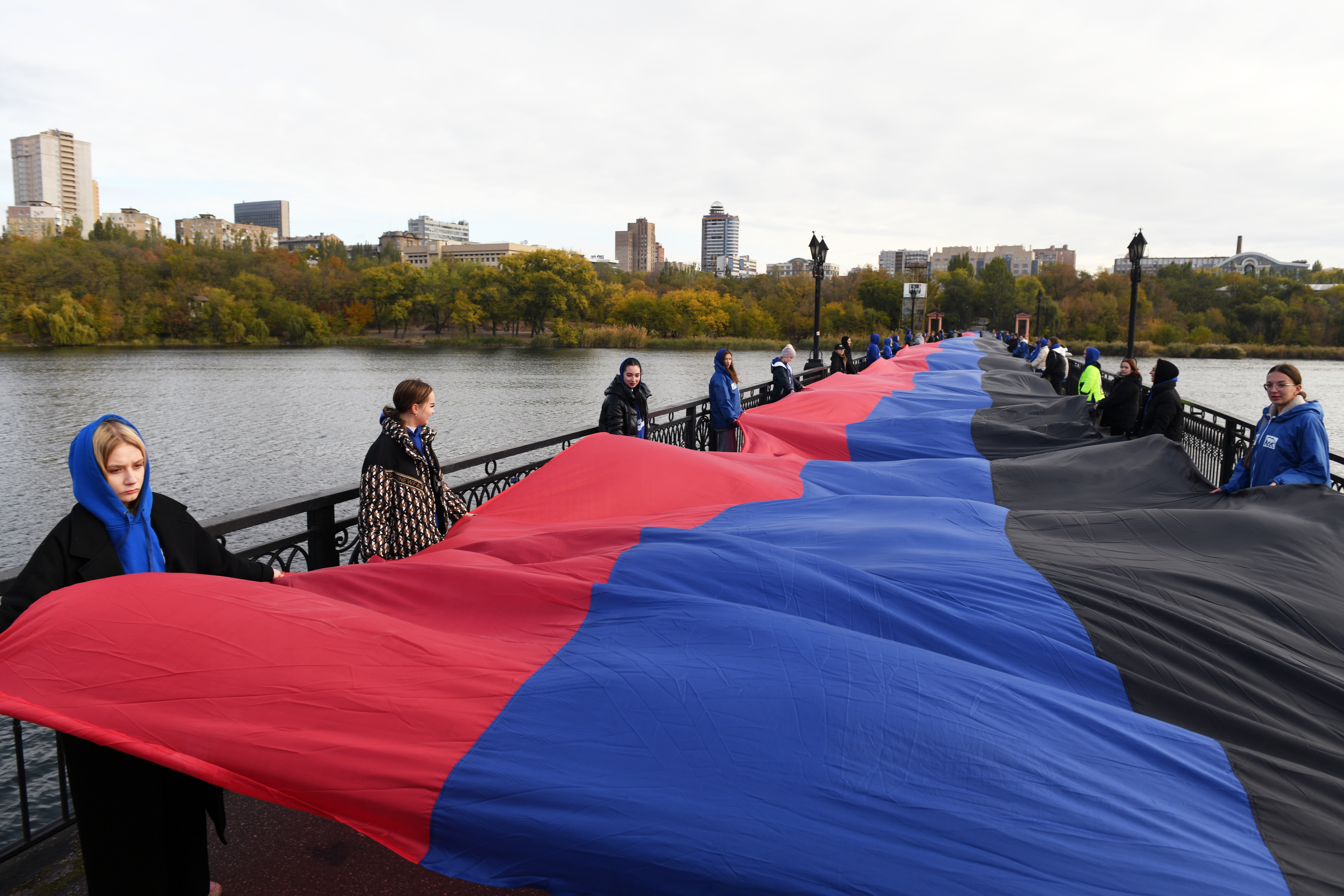 Донецкая Народной Республики отмечает День Государственного флага