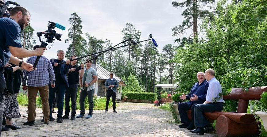 Наталья Эйсмонт рассказала, что Александр Лукашенко лично вручит Владимиру Путину