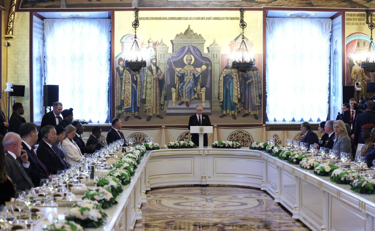 Путин: значение Дня Победы неоценимо для судеб мира