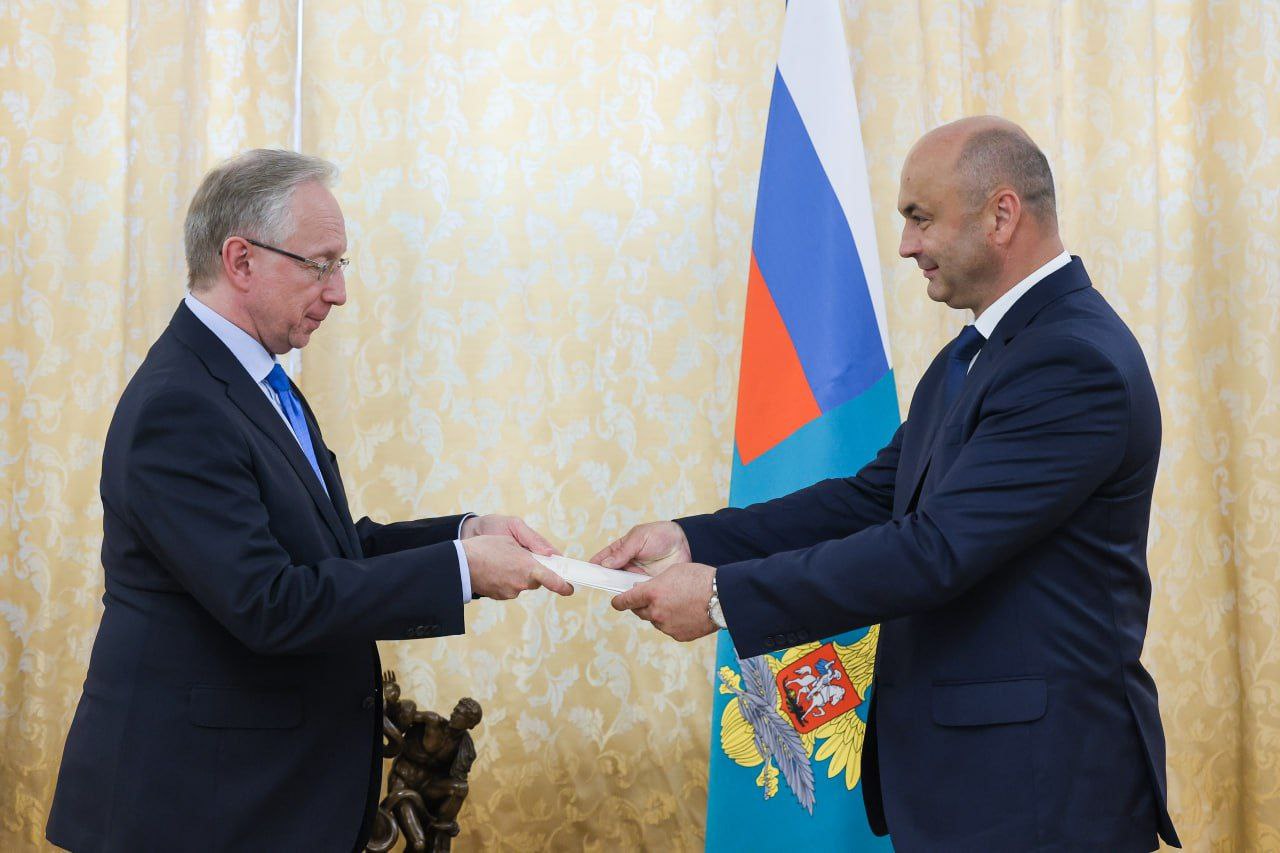 Посол Беларуси вручил копии верительных грамот замглавы МИД РФ Галузину