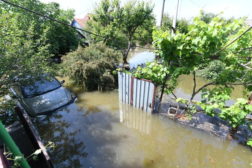 Более 14 тысяч домов в 15 населенных пунктах Херсонской области затопила вода из-за прорыва Каховской ГЭС