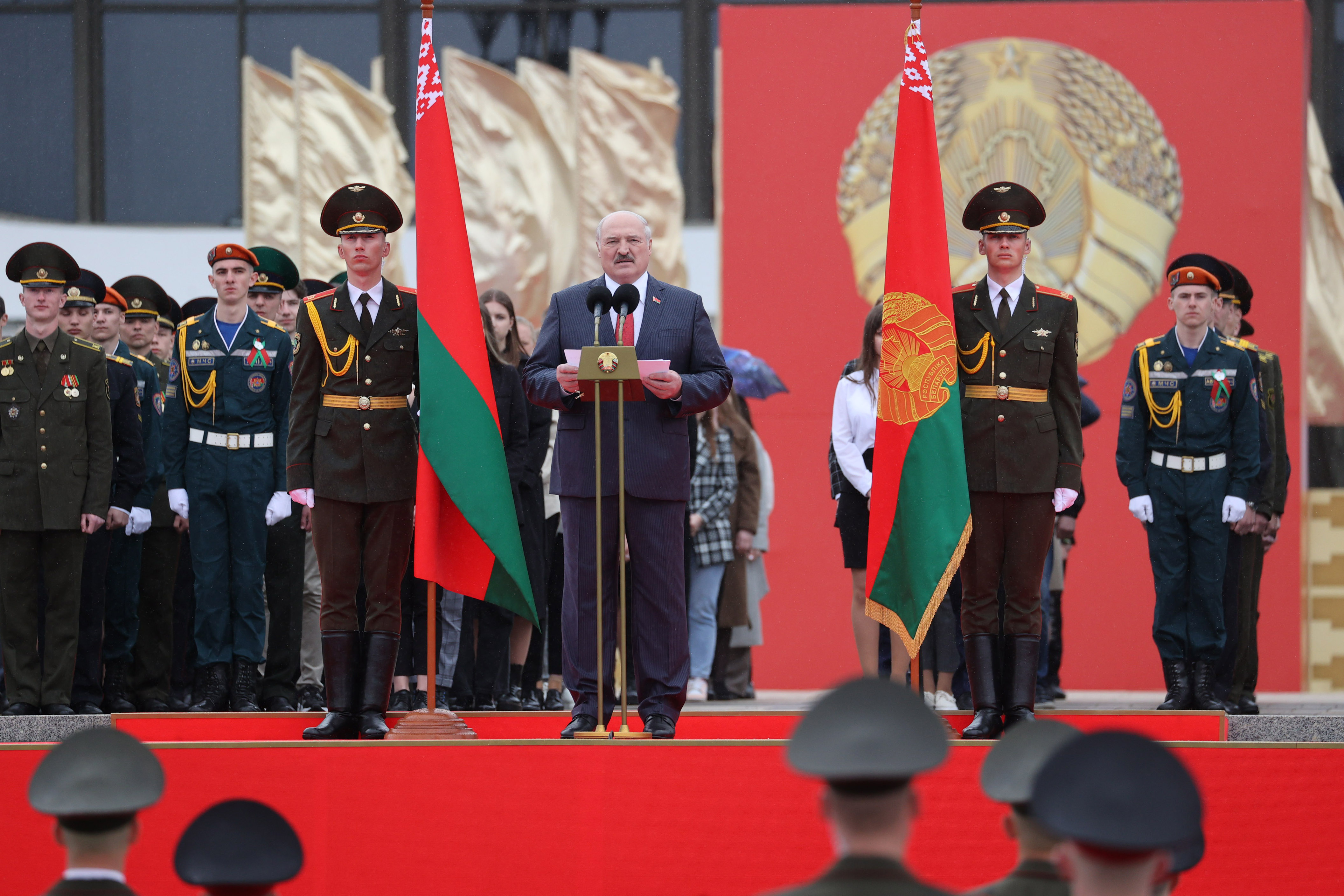 Александр Лукашенко: гордимся своими символами и отечественной историей, смотрим в будущее, помня об истоках 