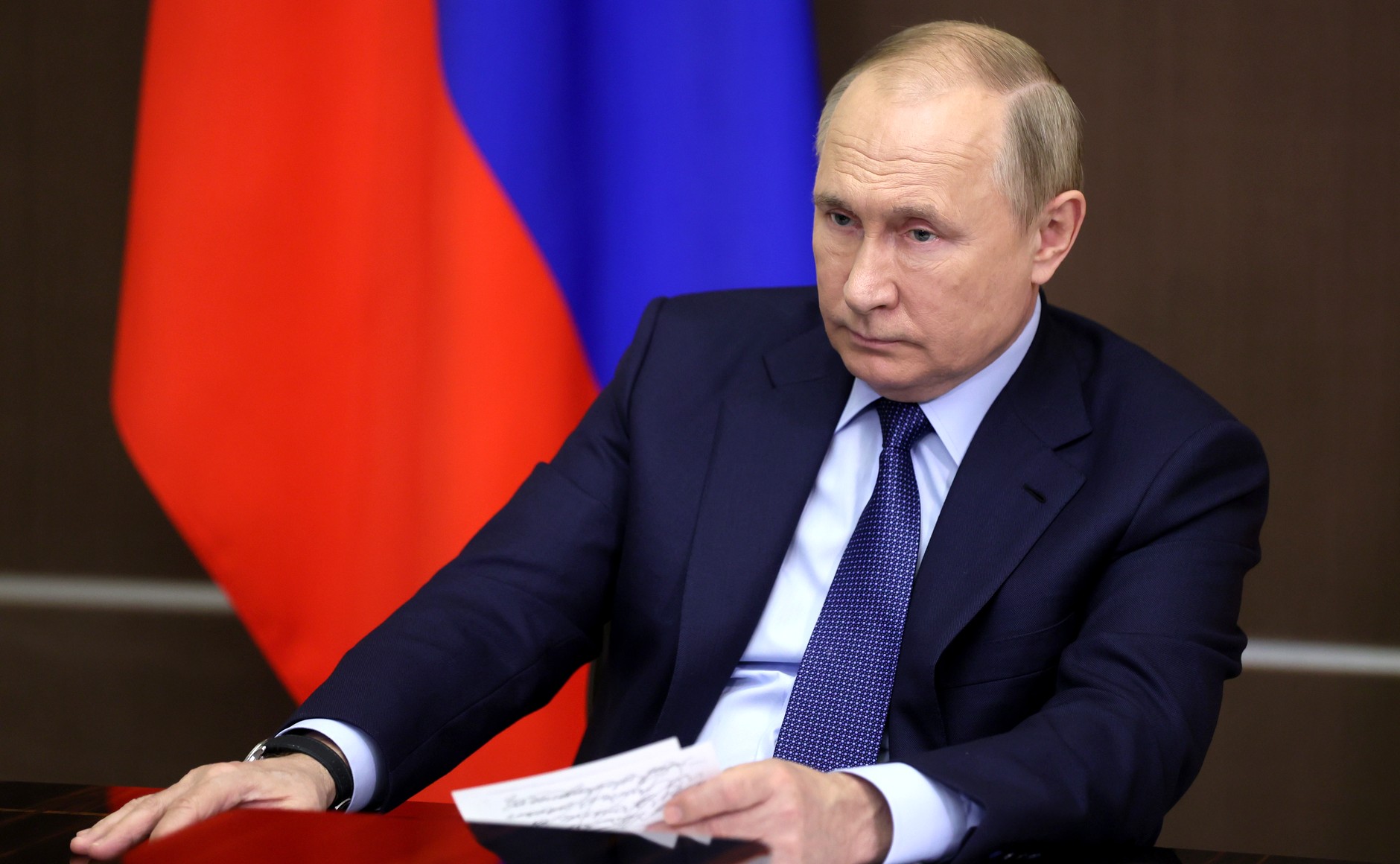 Владимир Путин испытал назальную вакцину от коронавируса