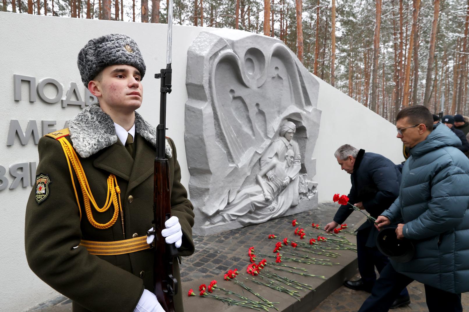 Первый в Беларуси памятник военным медикам открыли в Гомельской области