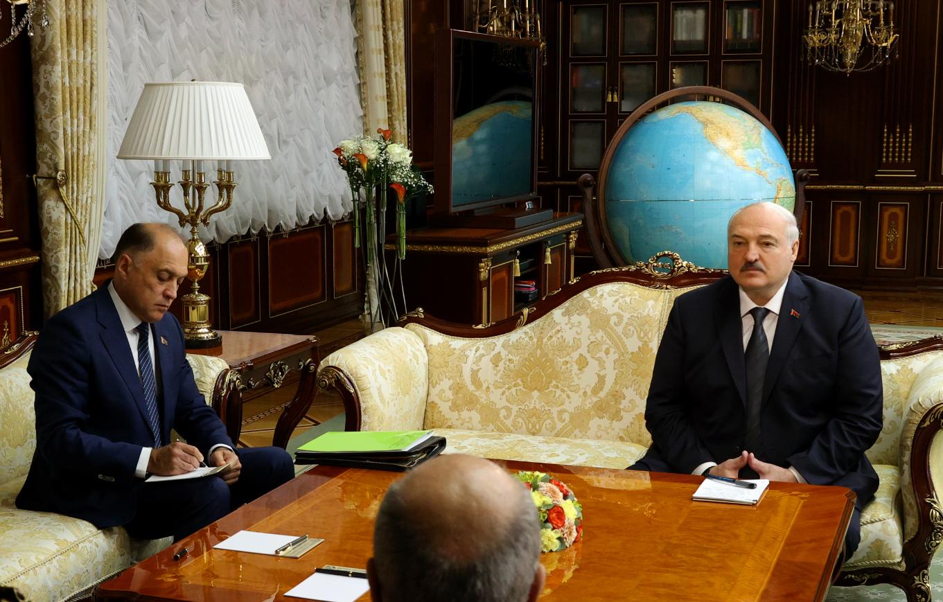 Лукашенко заслушал доклад Госсекретаря Совета безопасности  Беларуси