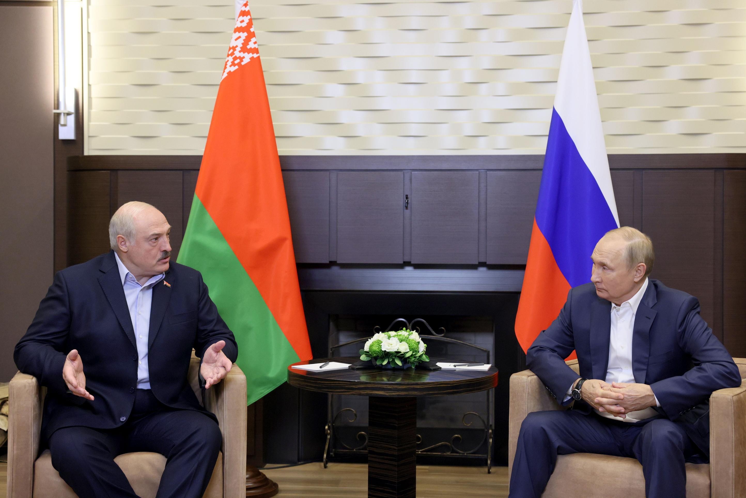 Президенты России и Беларуси продолжают общение в Сочи
