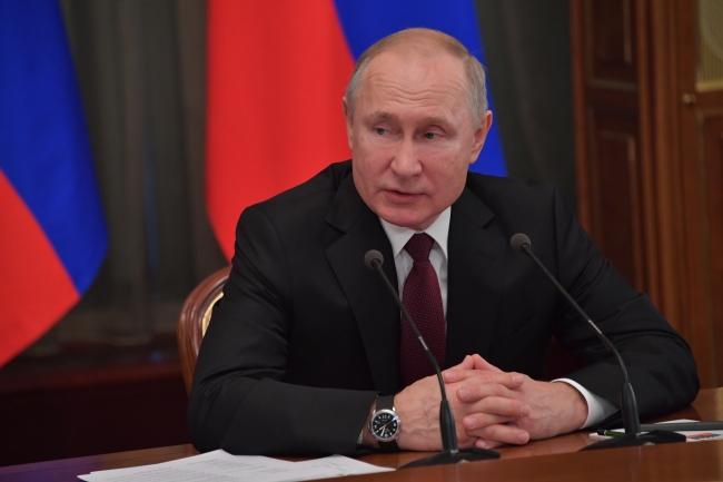 Путин: Сегодня наш моральный долг – бережно хранить и передавать подрастающим поколениям память о событиях тех суровых лет