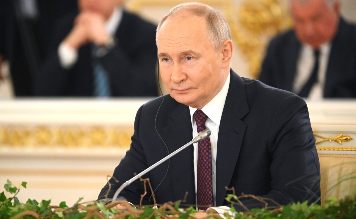 Путин: наш священный долг – бережно хранить заветы поколения победителей