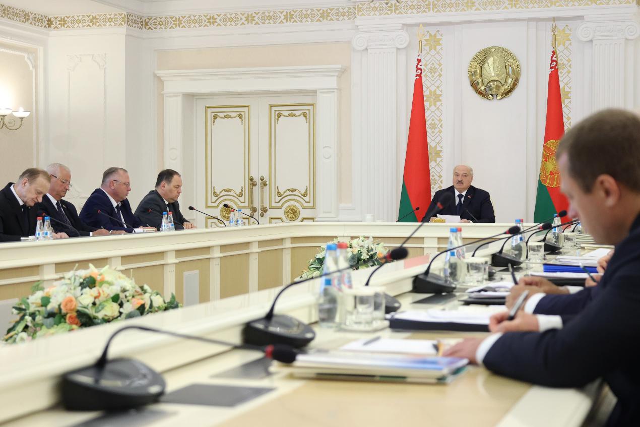 Лукашенко: наука должна опережать время, ни в коем случае не плестись в хвосте