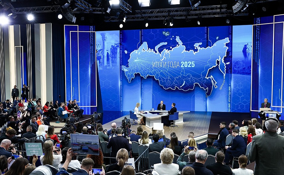 Путин  проводит прямую линию и большую пресс-конференцию в совмещенном формате
