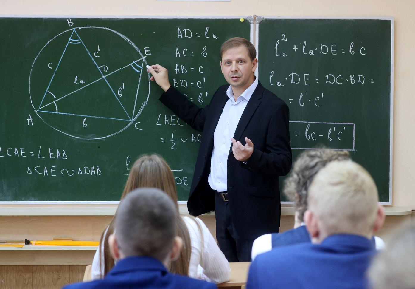 В Беларуси работники сферы образования отмечают профессиональный праздник