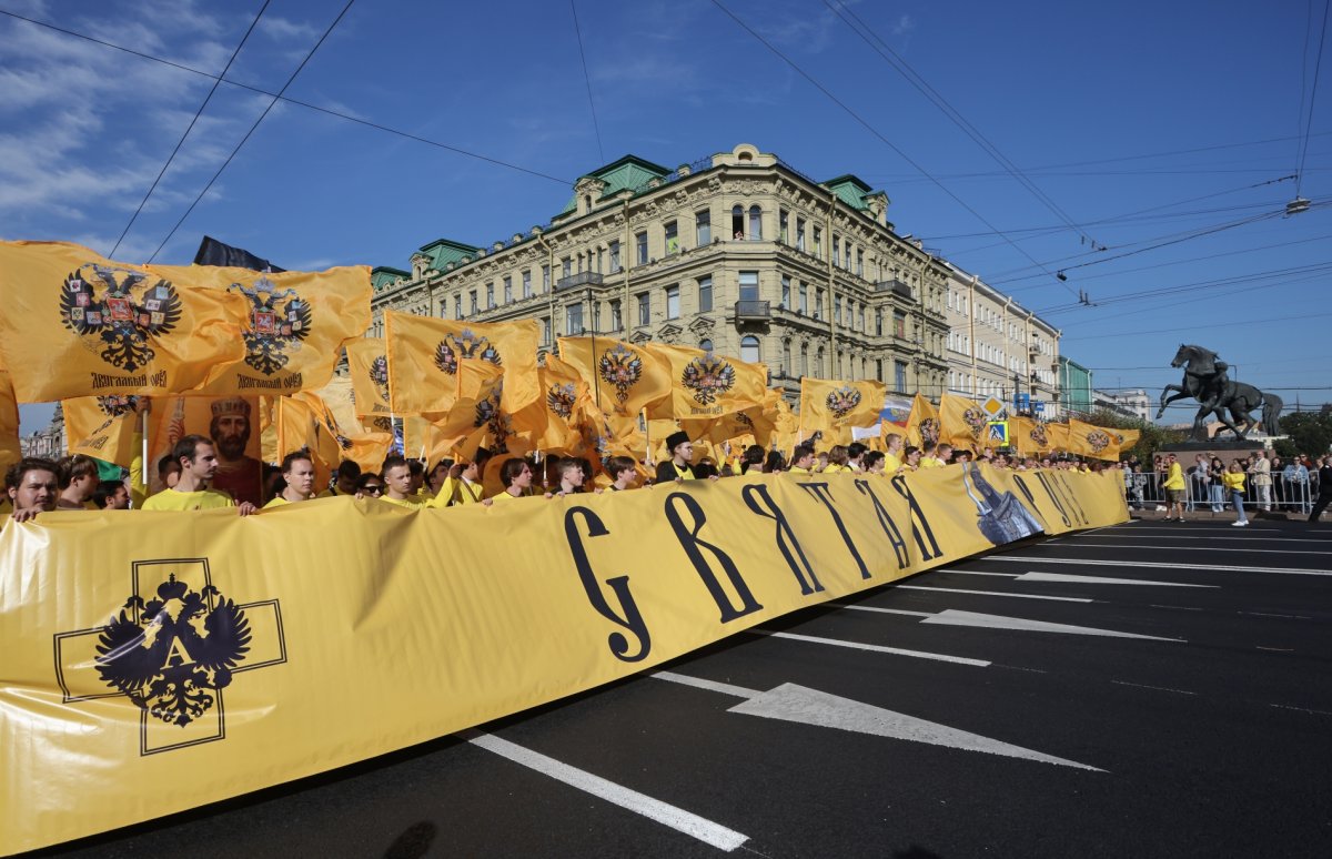 В Петербурге прошел общегородской крестный ход в день памяти Александра Невского