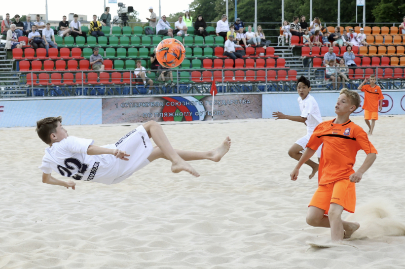 Россияне победили в первом Суперкубке Союзного государства по пляжному футболу