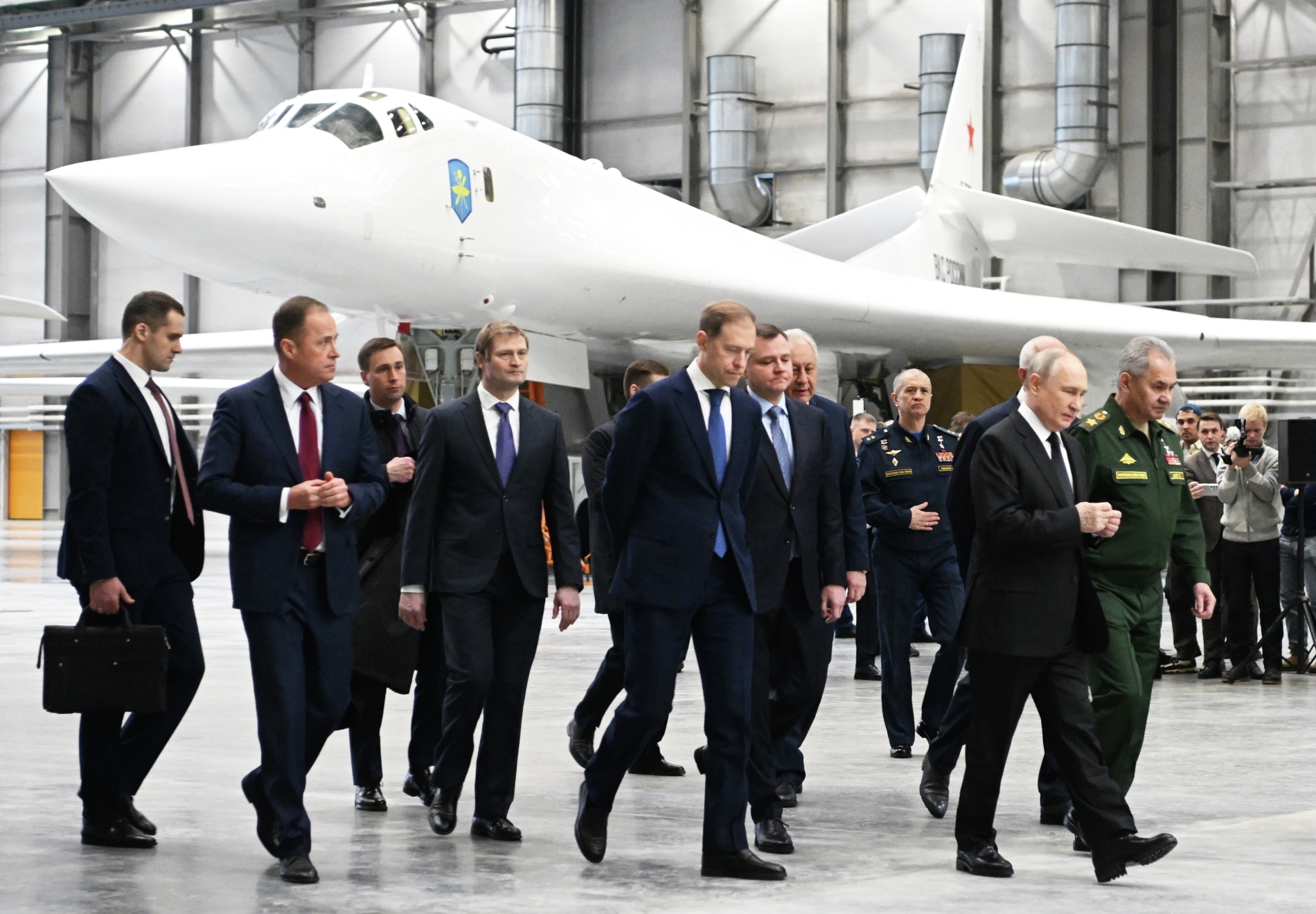 Путин прибыл в столицу Татарстана и посещает авиационный завод 
