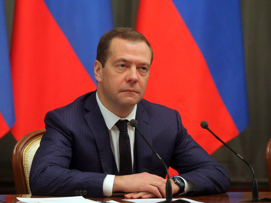 Медведев призвал рассчитывать только на свои силы