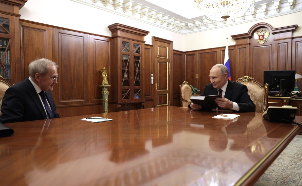 Путин накануне Дня Конституции провел встречу с главой Конституционного суда