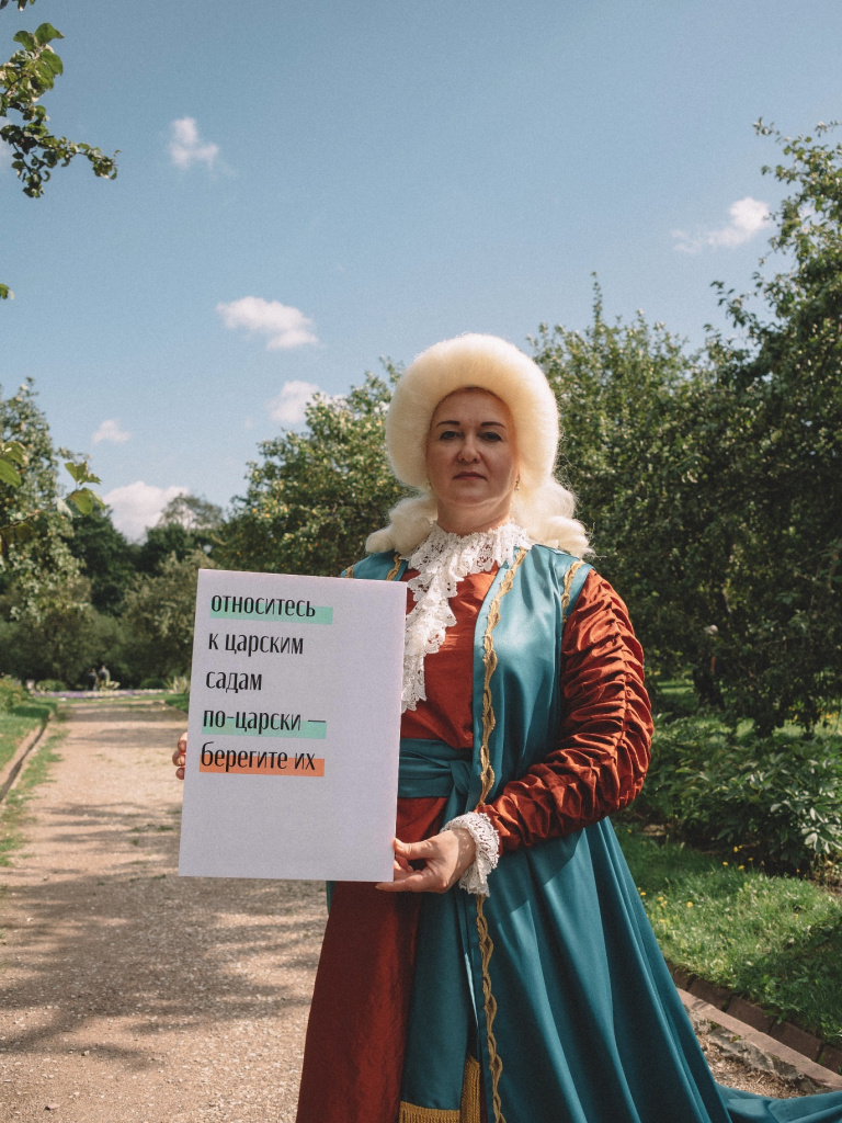 Наталья Баранова администратор отдела экскурсий работает в Коломенском 15 лет.jpg Наталья Баранова администратор отдела экскурсий работает в Коломенском 15 лет.jpg